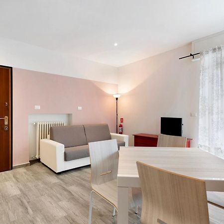 Sweet Home Apartments Peperoncino Arona Eksteriør bilde